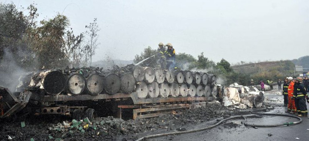 成都高速路四车相撞燃烧 3人死亡