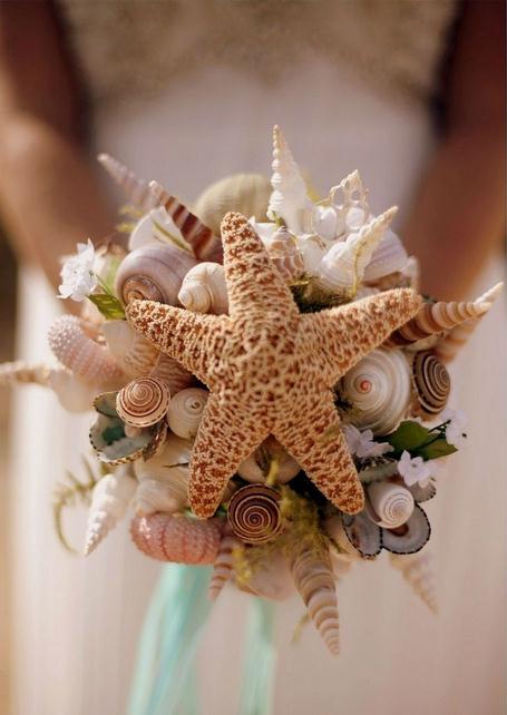 1、用贝壳、海星打造浪漫手捧花